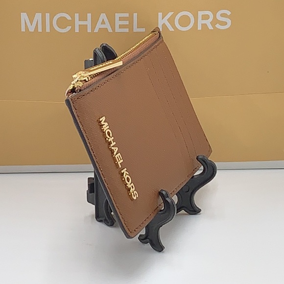 Michael Kors Jet Set Travel Medium Top Zip Card
Case Wallet LUGGAGE COLOR - Picture 6 of 11
